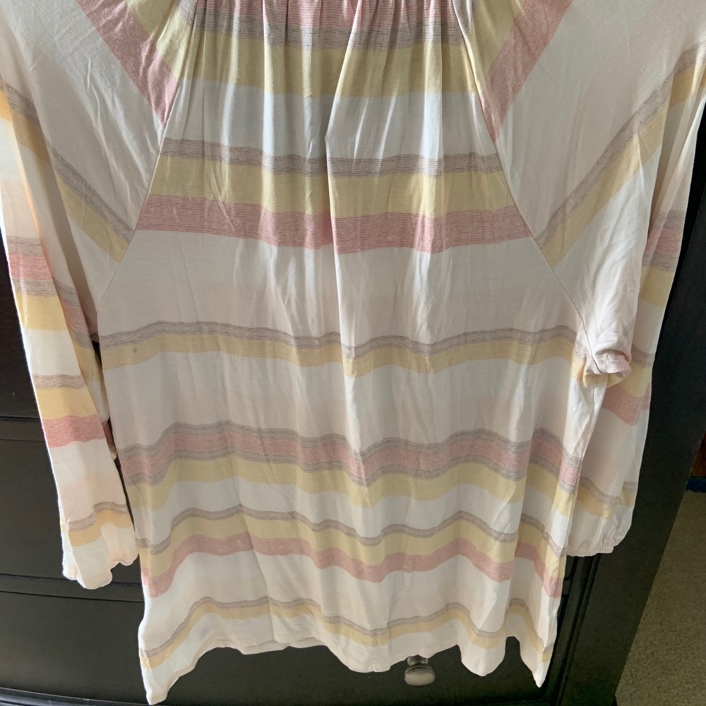 Ladies Blouse - Picture 2 of 5